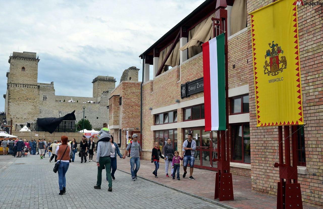 Smart Szallas Apartman Miskolc Buitenkant foto
